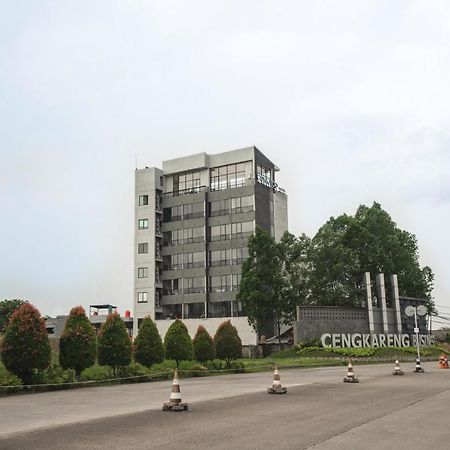 Conjioo Hotel Jakarta Managed By Mhm Tangerang Exterior photo